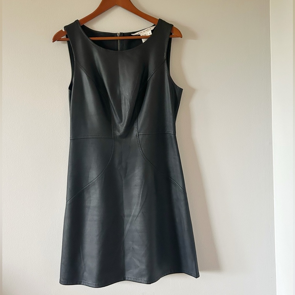 5/$20🎉 Max Studio Black Faux Leather Sleeveless Sheath Mini Dress Large